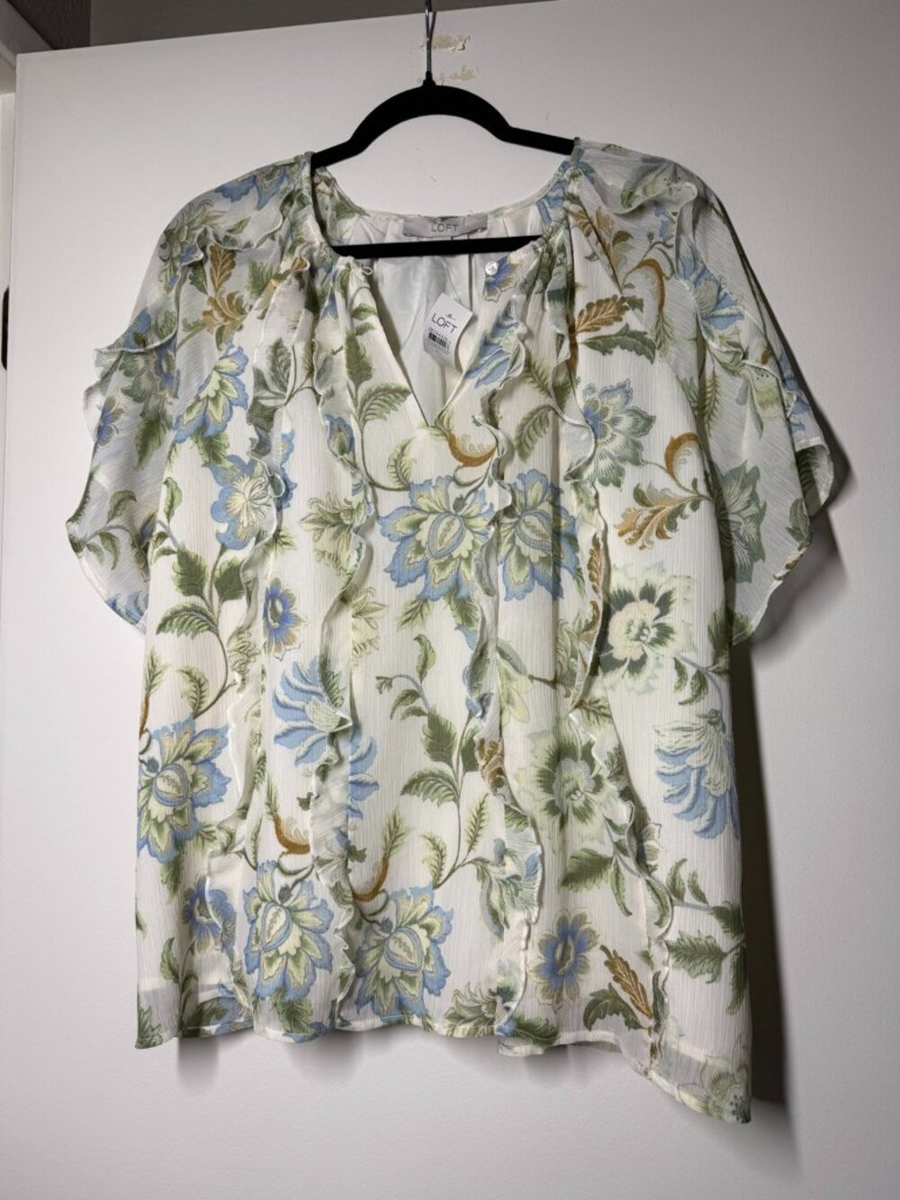 LOFT XL NWT Floral Ruffle Flutter Sleeve Blouse Blue Green Cream / Off-White